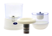 Purassima Gaia in gebruik op aanrecht – duurzame waterfilter zonder elektriciteit